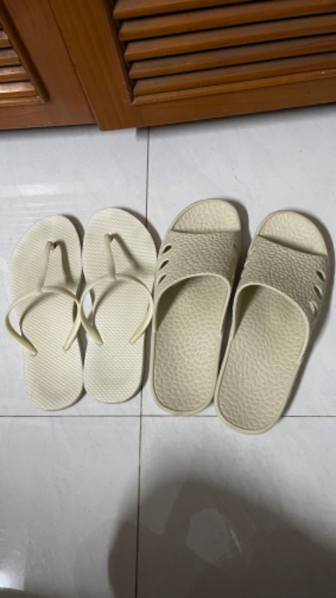 Chống chân trượt, khuyến mãi nên mua được giá rẻ.