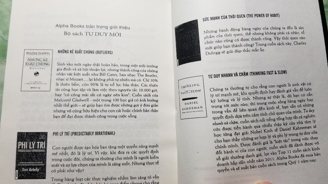 Đây là lần đầu mình mua sách của nhà cung ứng khác do Tiki hết hàng cuốn này. Phải nói là hoang mang không biết sách thật hay giả luôn. Bìa mặt sau thì khác với các bình luận khác (CUỐN SÁCH HAY NHẤT VỀ THAY ĐỔI HÀNH VI CON NGƯỜI VÀ TỔ CHỨC). Lại không có tem của Alphabook (hơi nghi ngại rồi). Chất giấy vừa mỏng vừa dởm như giấy báo ấy (không phải loại giấy mình thường thấy ở alphabook, thường là giấy nhẹ như cuốn Dốc hết trái tim). In thì lệch, hình in mờ căm như đi photo ấy. Trang cuối chứa thông tin in ấn thì vừa lệch vừa mờ, nhìn giả ko tả nổi. Không biết tiki có check sản phẩm của nhà cung ứng thứ 3 trước khi giao cho khách ko nữa. Chắc đổi hàng quá.