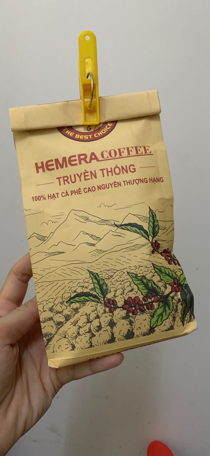 Đã mua gói thứ 3! Hạt cà phê xay còn thô ko mịn nhưng chất cà phê ra đậm đà và thơm. Hậu ko có vị chua vì mình ko thích cà phê chua :)