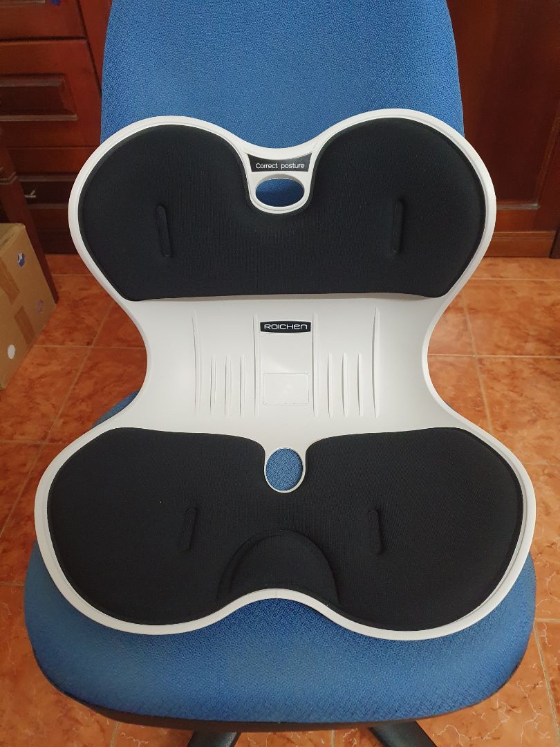 Nhà bán thân thiện, hiếu khách, trả lời nhanh lẹ. Đóng gói kĩ, chắc chắn.
Sản phẩm đẹp, êm lưng, ngồi đỡ mỏi lưng hơn bình thường. Tuy nhiên phải dùng lâu mới biết được có giúp không còng lưng hay không.
Nói chung là đáng mua.