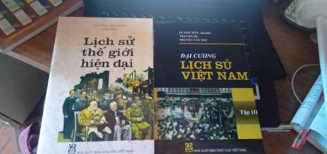 Sách được đóng gói rất cẩn thận 
Sách mới, không bị nhàu nát. Nói chung là rất ưng 
Hơn nữa shipper cực thân thiện
vì vậy 5 sao là xứng đáng cho shop
