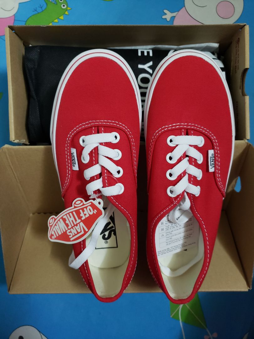 Buzz đóng gói rất cẩn thận, có túi Vans lẫn túi vải Buzz, giao hàng trước dự kiến, sản phẩm chất lượng.