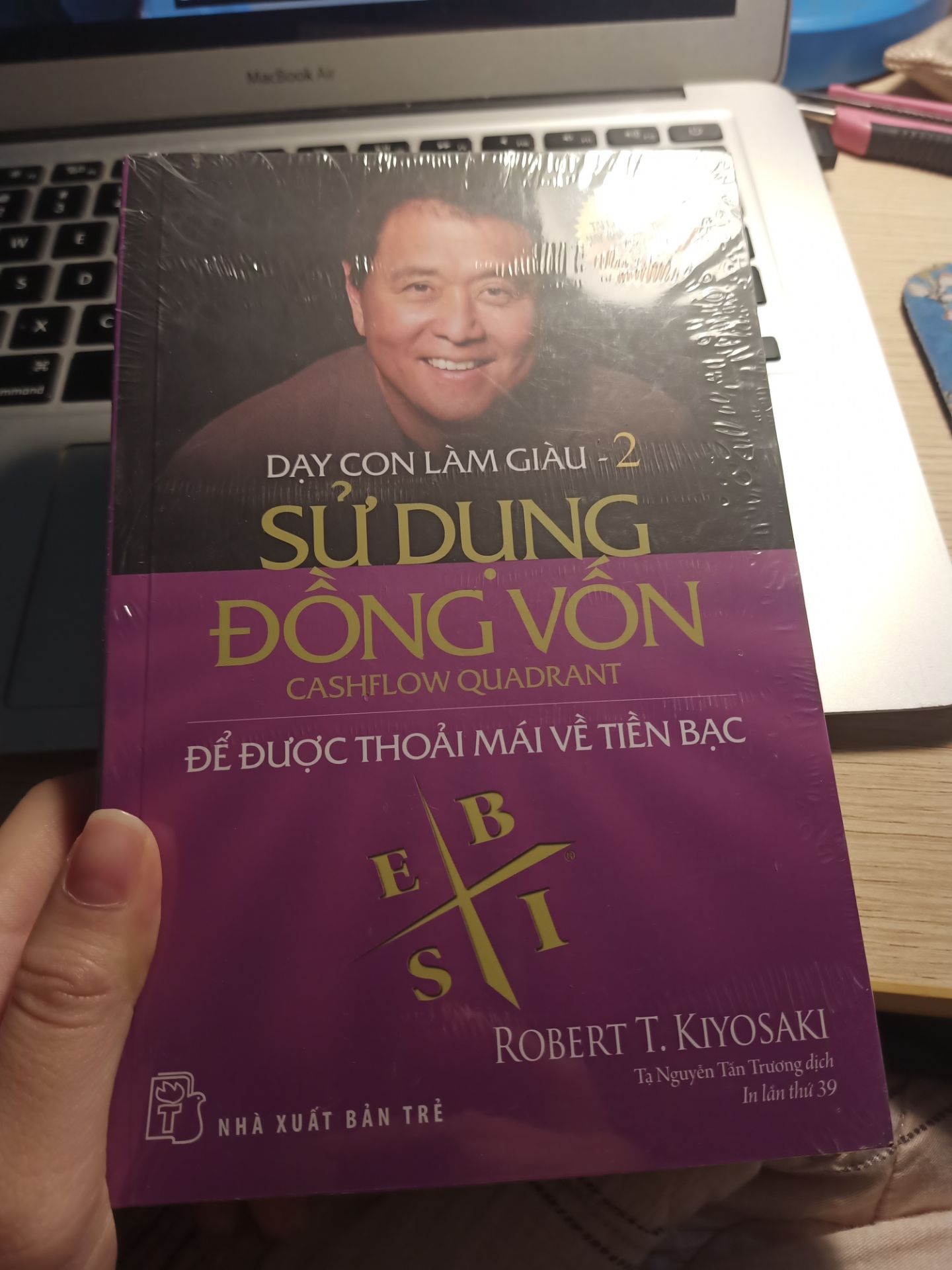 Giao hàng nhanh. Chất lượng giấy tốt. :)) 5 sao.