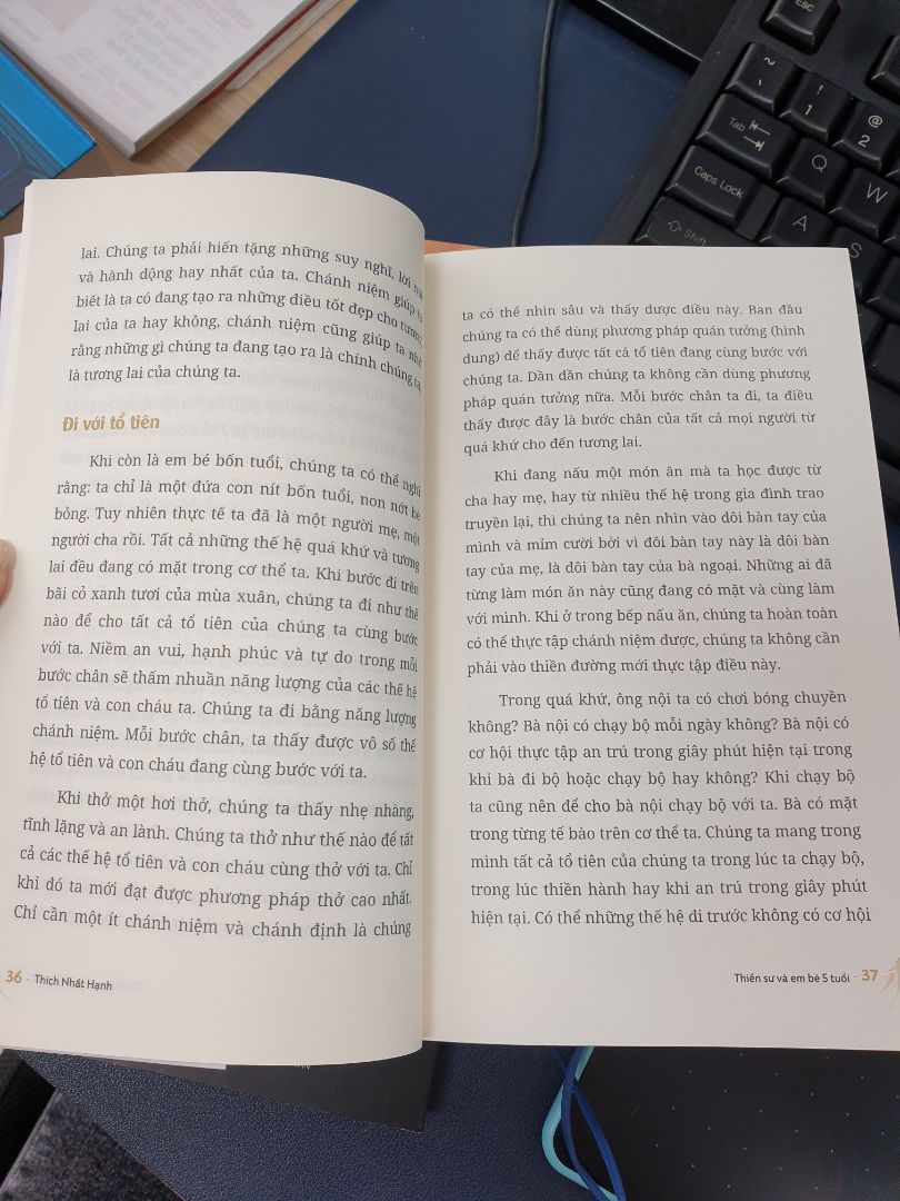 sách đẹp chất lượng. về nội dung thì cảm nhận cá nhân là: sách của tác giả Thích Nhất Hạnh có nhiều điều giống nhau, nội dung lặp đi lặp lại trong các quyển nhưng những điều tốt đẹp đó đọc càng nhiều cũng như chúng ta càng thấm, càng suy ngẫm, càng thực tập thì càng tốt nên mỗi ngày đọc vài trang trong các quyển ấy là thấy nhẹ nhõm để bắt đầu 1 ngày mới.