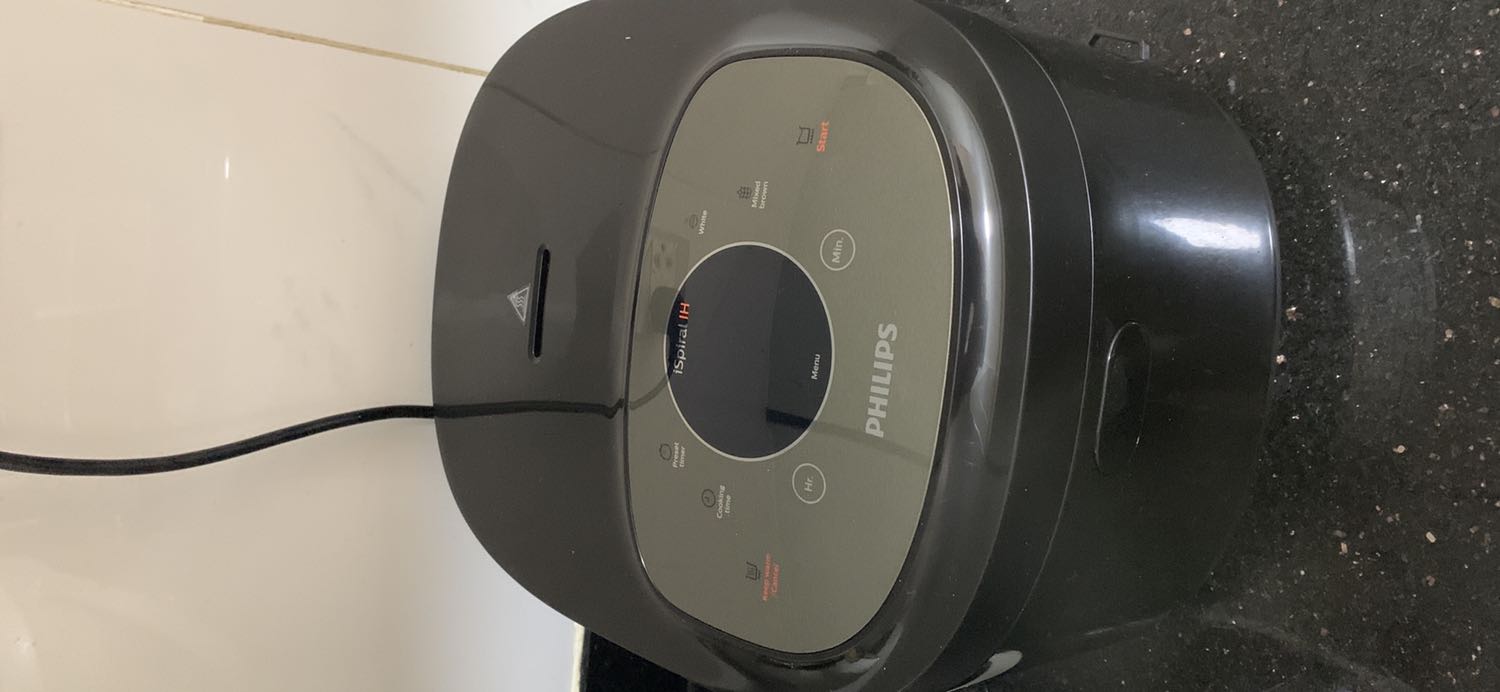 Nấu tới giờ vẫn ổn định. Ko bị lỗi lầm gì. Nồi giá này thì ko đòi hỏi gì nhiều. Mở nắp nồi nước chảy lênh láng. Muốn ko có nước đọng thì phải mua nồi đắt tiền hơn nữa