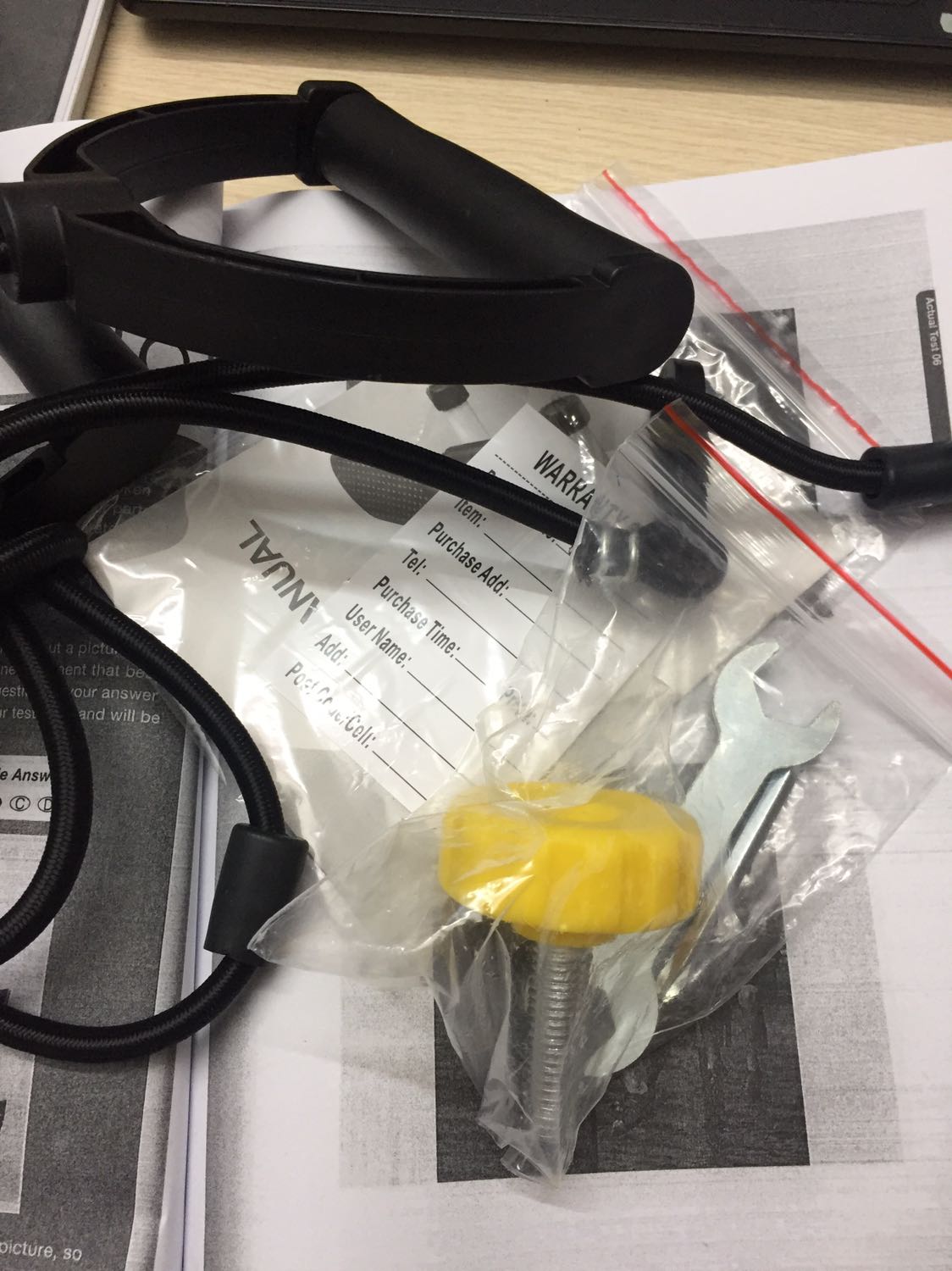 Đóng gói hàng cẩn thận. Máy xài tốt, khá mệt. Có cái đồng hồ hơi kì cục. Chắc hết pin. Thoi kệ cũng k cần đồng hồ đó, coi bằng smartwatch cũng được.