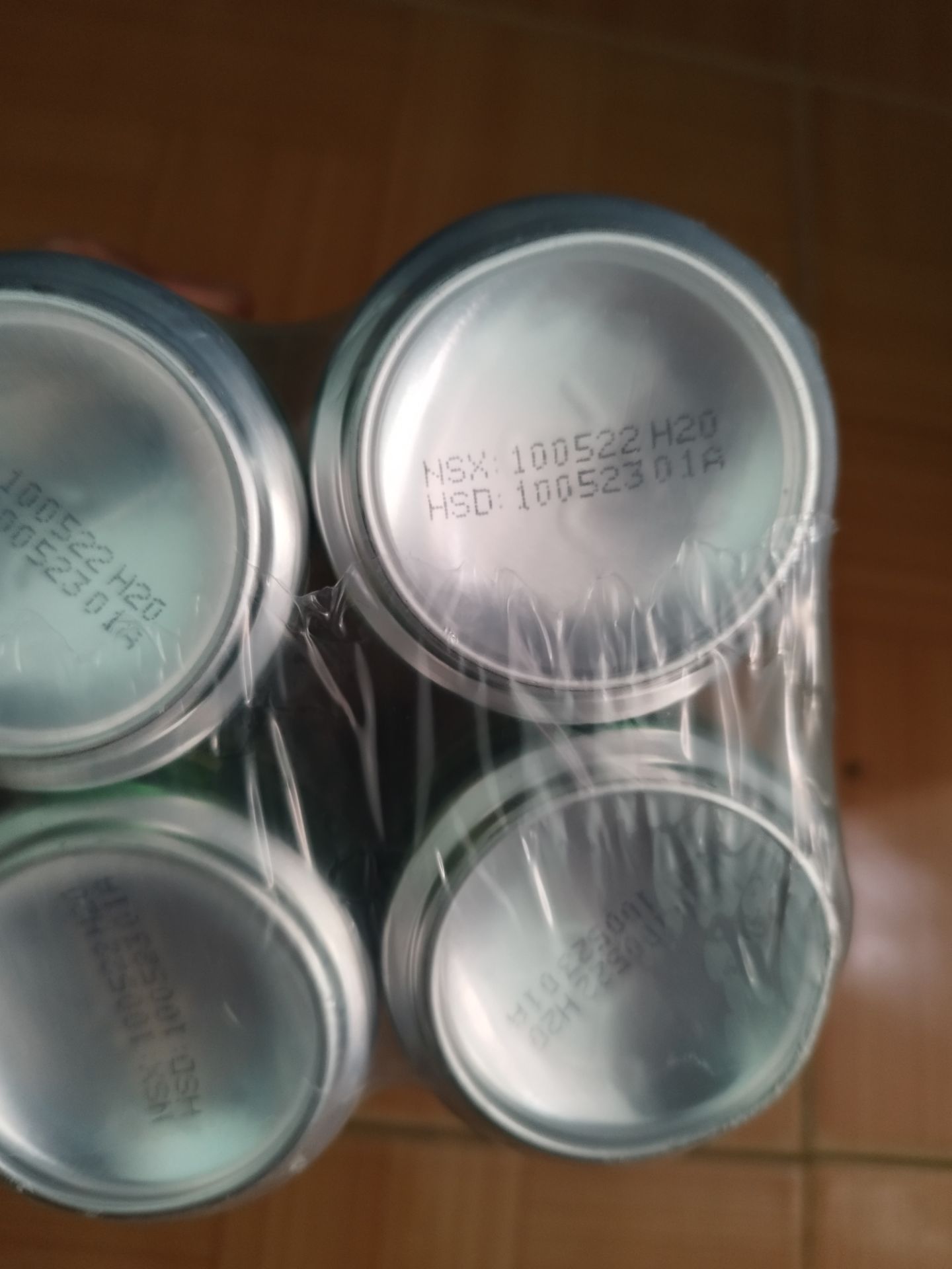 Nước ngọt mùi vị khá hấp dẫn, vận chuyển nhanh. Trong các loại mùi vị của mirinda, có lẽ mùi vị này là hấp dẫn nhất. Thật may khi mình mua hàng đúng dịp đợt 6/6, vừa có mã miễn phí ship, vừa có mã giảm giá khi thanh toán qua grab, còn có 181k, tính ra mình mua còn rẻ hơn mua ở cửa hàng gần đây. Chưa hết, lần này không chỉ giá ngon mà lại còn được tặng cái cốc giữ nhiệt hàng độc quyền thì tội gì mà ko xúc, món này mua riêng cũng phải xấp xỉ 100k, tôi có món này đem về khoe cho mấy anh cùng phòng tức chơi