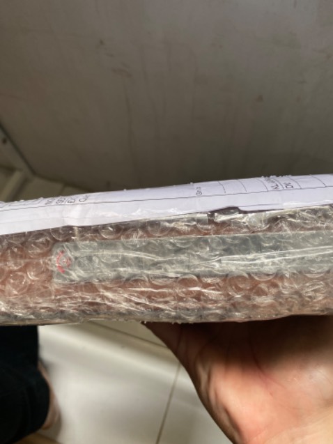 Giao hàng không đúng với hình ảnh mô tả sản phẩm đăng bán. Không có viền bóng giả bạc, ko có đồng hồ trên sản phẩm. Tôi muốn trả hàng