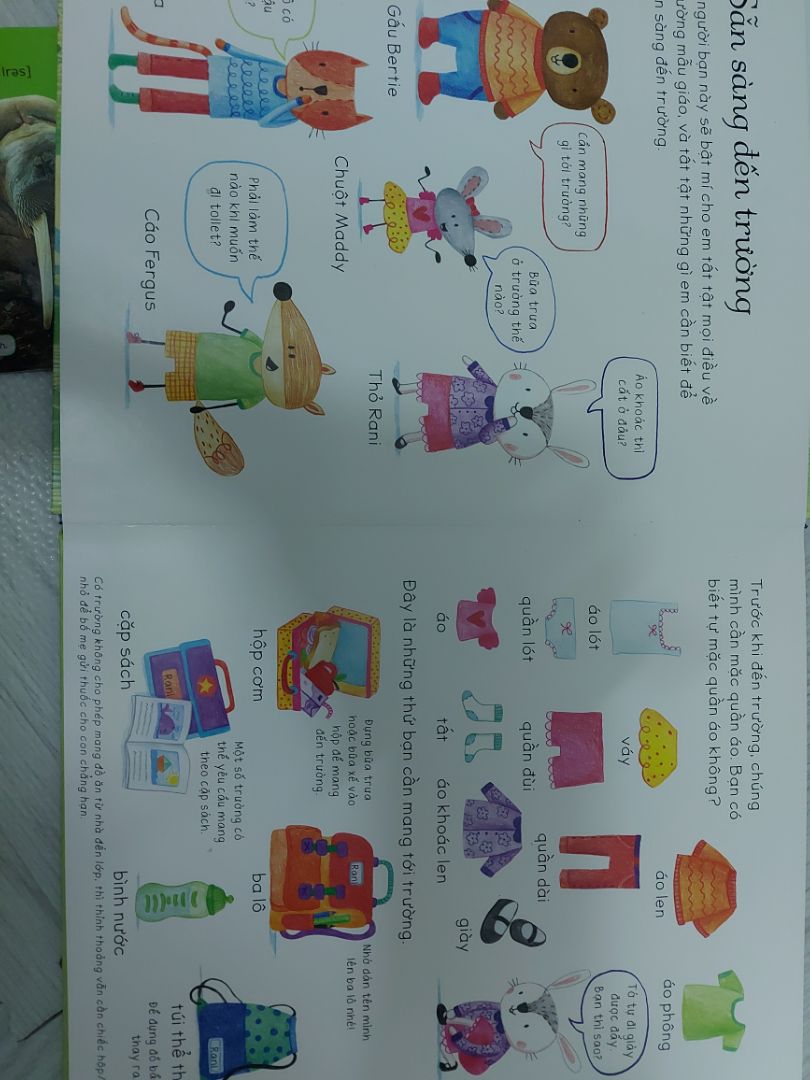 sách bìa cứng, màu sắc dễ thương, bé 2 tuổi rất thích.