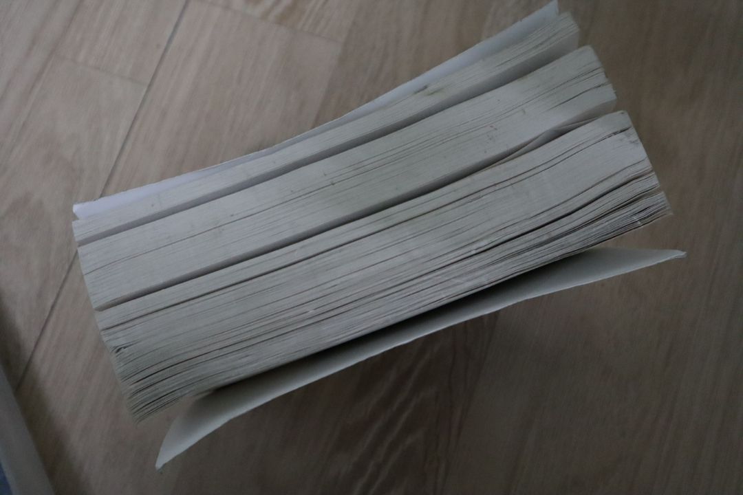 Chả hiểu mua 2q sách chỗ các bạn 1q thì oke mới đẹp, quyển còn lại thì như đã bị dùng đi dùng lại nhiều lần, bụi bặm, nát và còn hơi ẩm ướt. Mua sách trên Tiki đã lâu chưa bao giờ cảm thấy tệ như thế này. Lúc đầu cũng chỉ muốn gọi điện cho *** báo trả lại nhưng lần nào gọi cũng máy bận, chờ mãi cũng không ai nghe máy.... Thiết nghĩ các bạn cần xem lại cách bạn chăm sóc khách hàng+ kiểm tra hàng trước khi giao.