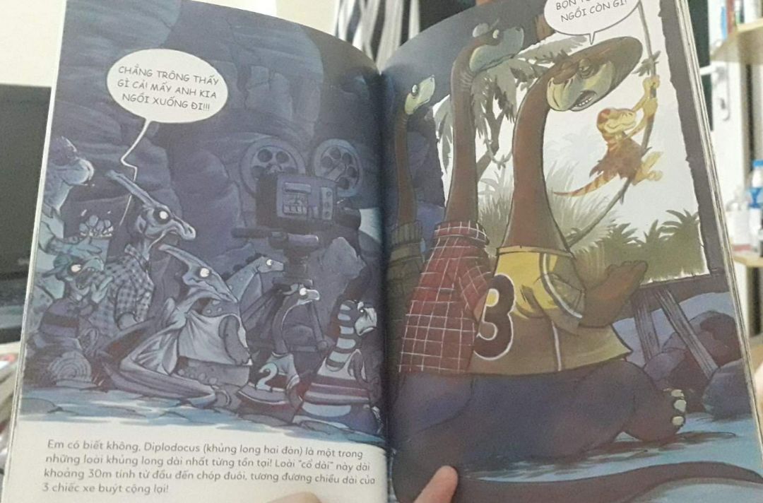 Series truyện này rất thú vị và bổ ích~~ Quyển này cung cấp các thông tin mới lạ và không kém phần dễ thương về loài khủng long~ Quyển này hài hước và dễ thương nhất cả bộ luôn ấy :)) Mua cho cháu mà mình đọc còn thấy mê :v