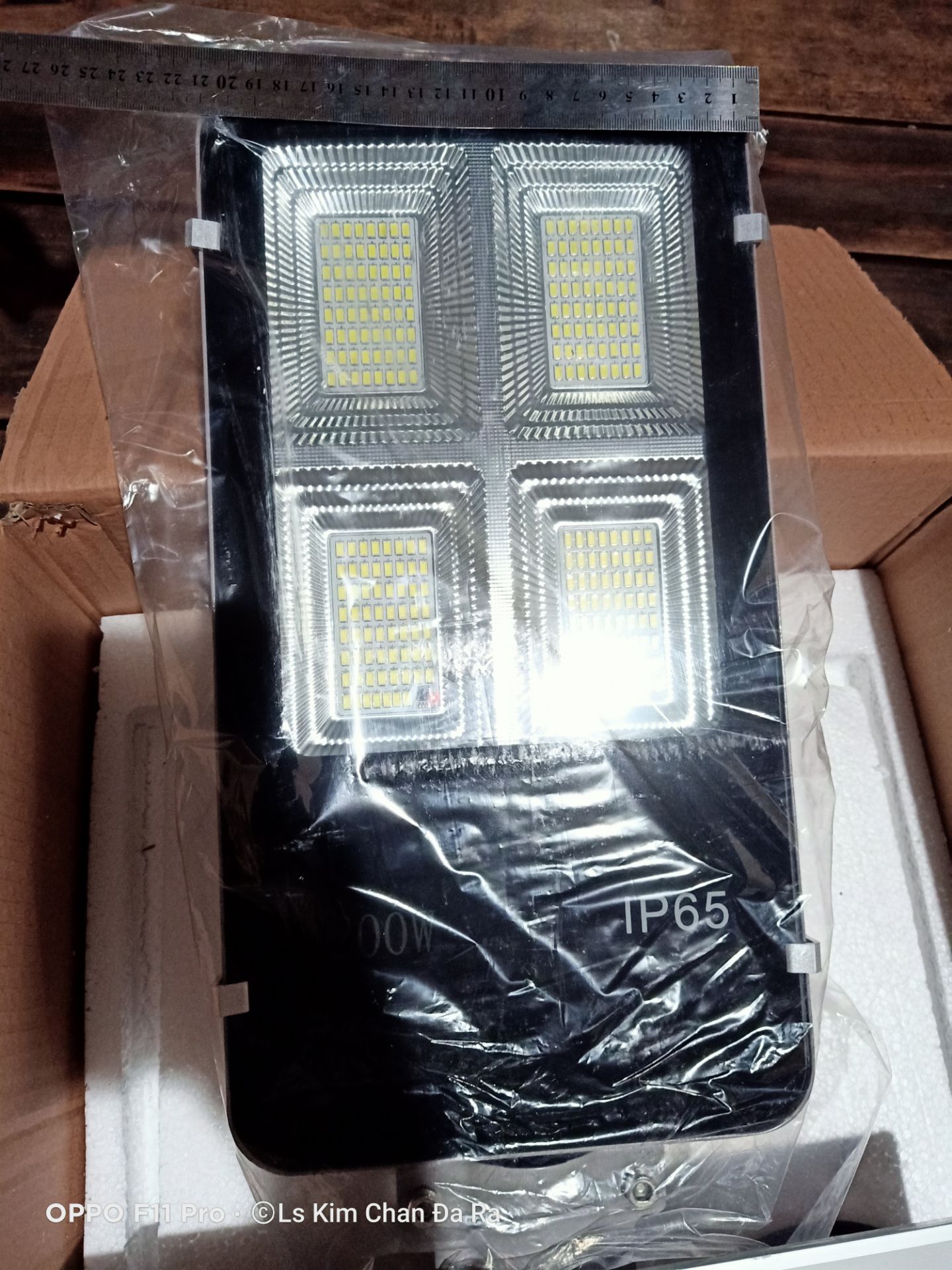 Khá hài lòng về cách đóng gói cũng như sản phẩm đã nhận??. Thông số đúng như mô tả nhưng điểm trừ ở độ sáng chưa đúng lắm với thông số 200w ?nhưng chấp nhận được. Độ bền thì ?chưa có đánh giá được. Tình trạng sử dụng ổn định. Sẽ ủng hộ tiếp nếu có đợt sale lớn ??