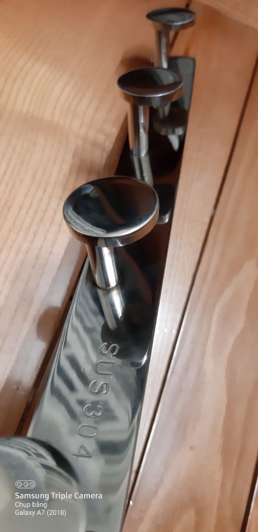 Sản phẩm dày nhưng vết hàn chưa xử lý hết thì phải.