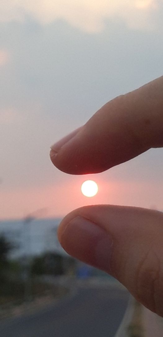 đúng là tiếng lành đồn xa, dùng ẻm xong rất thích vì da sạch trơn, có lớp dầu ở trên nên lắc đều trước khi sd và rửa mặt thật sạch sau sd nữa là ok liền. Da mình dễ bị kích ứng và nổi mụn, nhưng dùng rất thích và hiện chưa thấy dấu hiệu gì ko hợp cả. Nên thử.