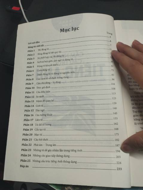 Mình mất gốc tiếng anh, may mắn có một người bạn giới thiệu cho cuốn sách này để học lại từ đầu, mình thấy khá ok, sách đẹp, dễ hiểu cho người mất gốc như mình. Đặt hàng 10h sáng 4/4 , 14h chiều nhận được sách luôn :v