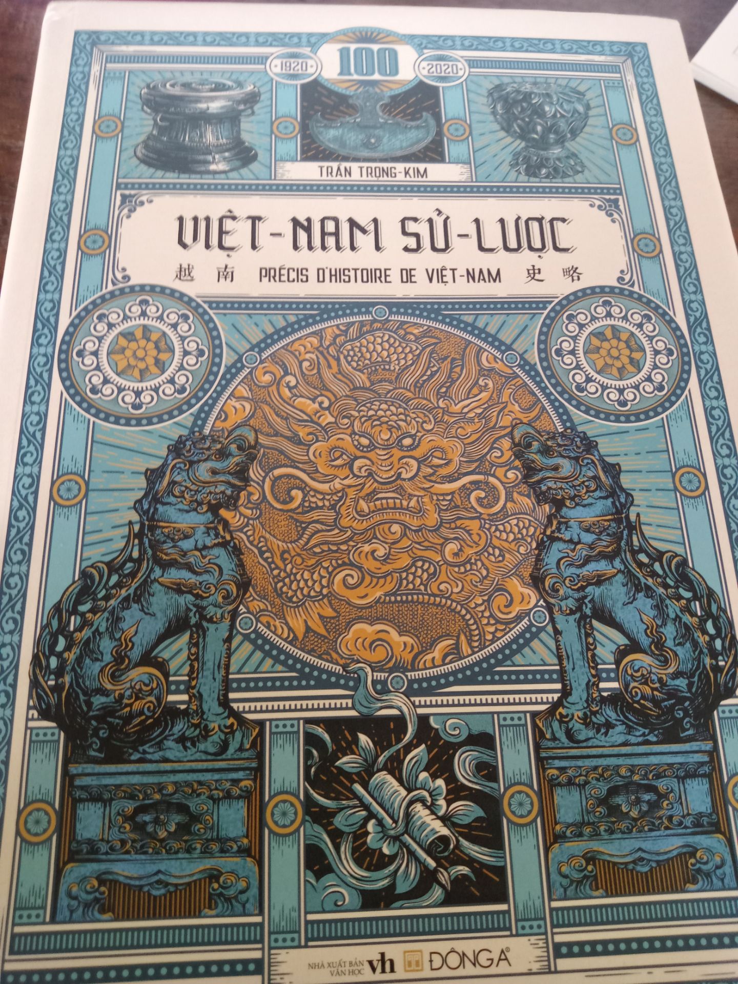 Mình nghĩ " Lịch sử " giúp chúng ta quay về với quá trình đấu tranh "xây dựng đất nước,  giữ gìn bờ cõi" hàng ngàn năm nay. Lịch sử luôn là niềm đồng hành ở quá khứ và trong thời đại ngày nay. Nên mình nghĩ quyển sách sẽ rất đáng để mình đọc và hiểu sâu hơn ạ.