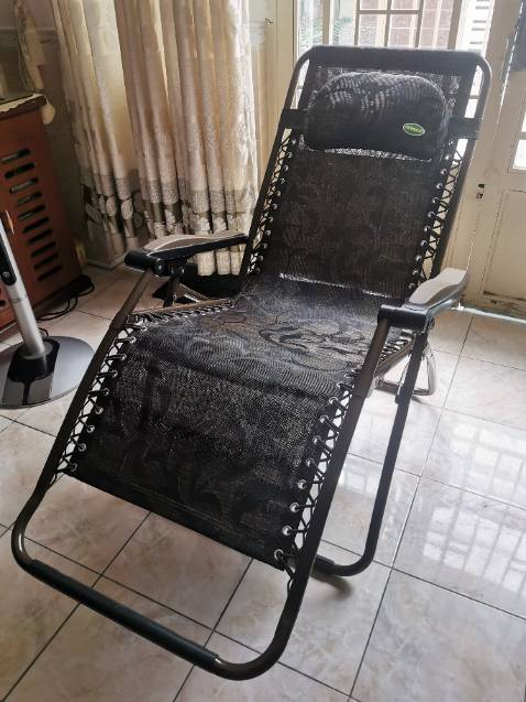 Nhà bán đóng gói cẩn thận, có thùng giấy bên ngoài, cho đồng kiểm. Ghế ngồi rộng, thoải mái. Vải lót chắc chắn, hoa văn đẹp. Xếp mở dễ dàng, gọn nhẹ. Có thêm khay để ly nước treo bên cạnh. Trước đã mua, ngồi & ngủ rất thích, giờ mua thêm nữa