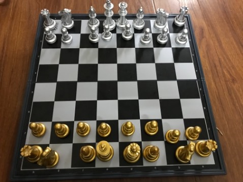 Quân cờ thiết kế đẹp, sắc nét. Zai nhà mình rất ưng bộ này.