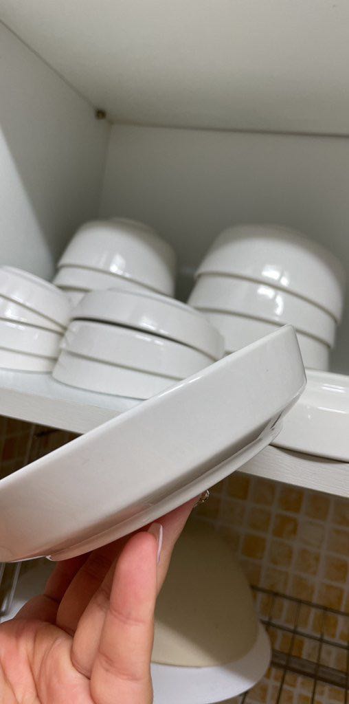 Trước mua bộ bát bên shop rồi, mình đang cần tìm đĩa nhỏ nhỏ xinh nhà có 2 người
May quá cùng dòng này bên shop có luôn, đúng cái mình cần, size rất xinh, hàng tốt 
Giao hàng nhanh thật, bọc dày dặn lắm