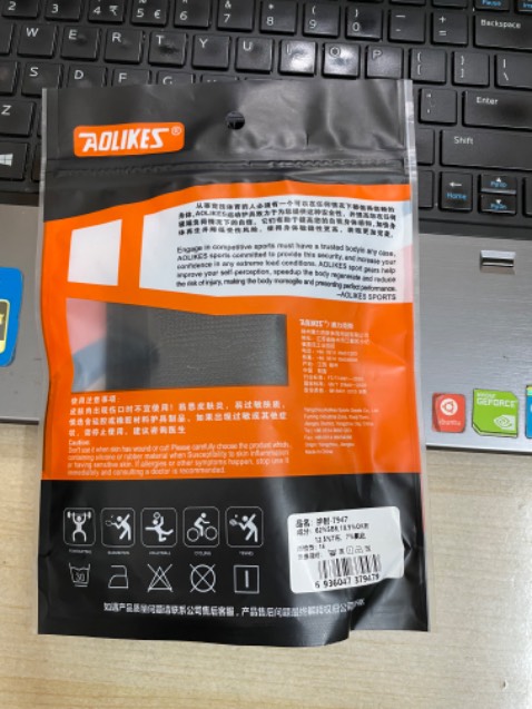 Nhìn chung hàng đẹp, chất lượng ổn. Tuy nhiên phần quấn ngoài bị xước một ít, nhìn mất đẹp