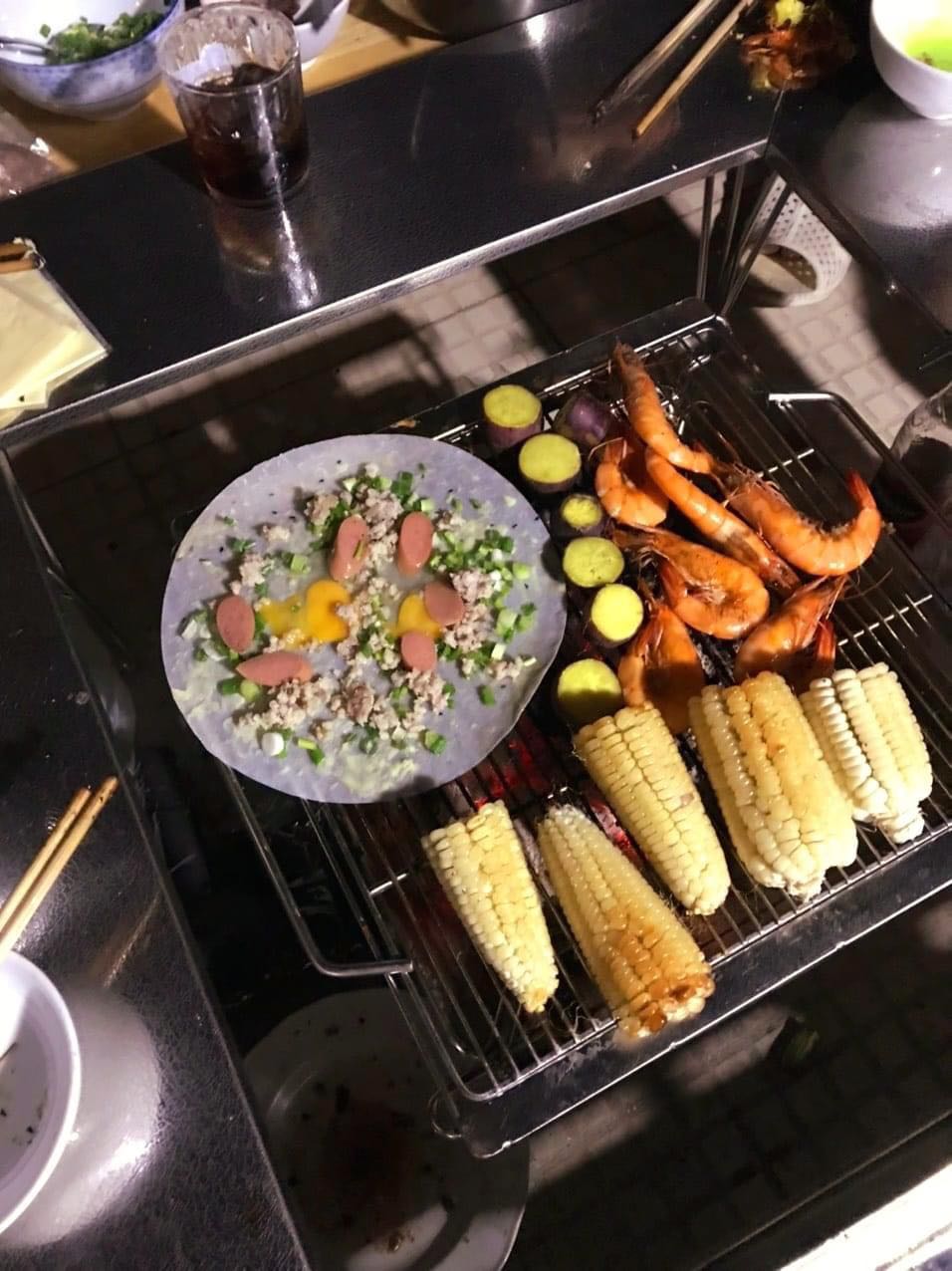 Bếp dễ dàng tháo ráp và đem đi du lịch. Đã dùng để nướng thử 2 lần. Rất hài lòng