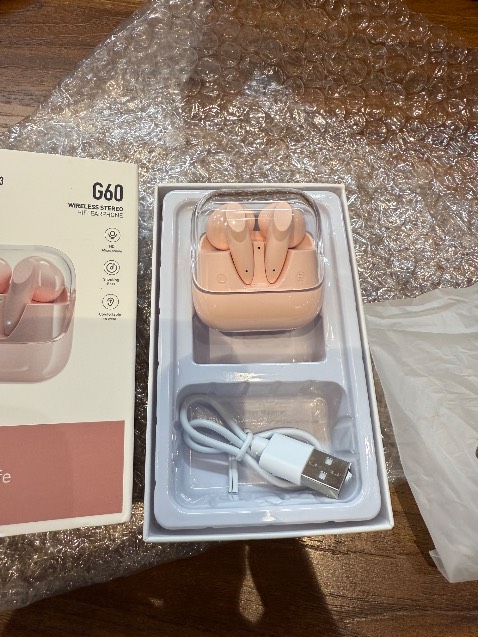 Giao hàng rất nhanh, nhưng âm thanh không ấm, không hay. 
Vấn đề lớn nhất là nghe mà cứ mất kết nối liên tục, mất kết nối tai trái rồi tự kết nối lại, nghe rất bực mình.