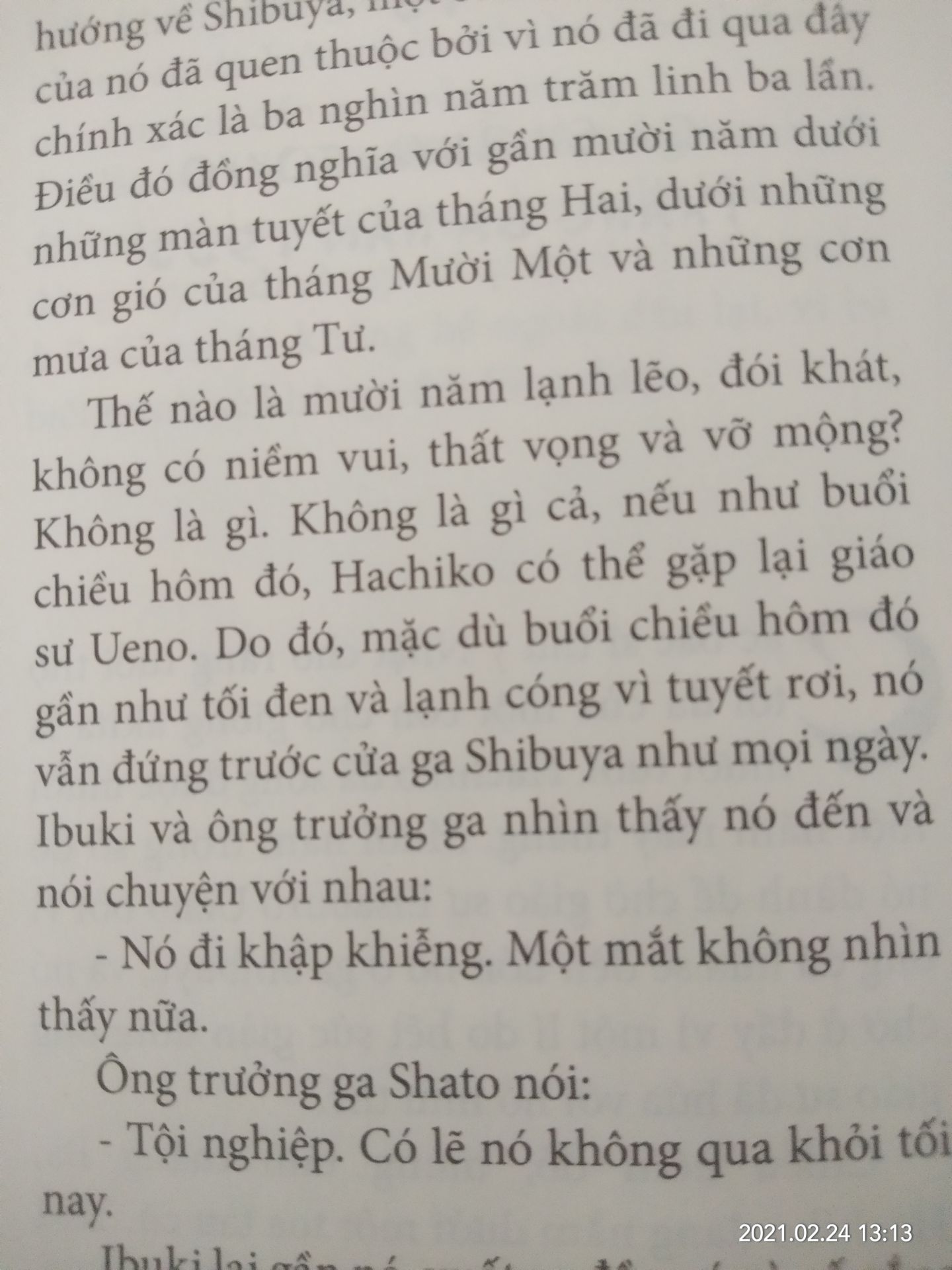 Lâu rồi mình mới đọc quyển sách nhanh như vậy, đọc xong sách rồi chắc sẽ tìm phim để xem. 
Sách rất hay và cảm động, hình vẽ đẹp, các nhân vật đều là thật nên khi đọc mình cứ mường tượng ra khung cảnh và ánh mắt của Hachiko. Ngày cuối cùng đó nó cũng gặp lại được người chủ mà suốt hơn 10 năm, ngày nào nó cũng chờ đợi và dõi theo. Yêu thương quá Hachiko chú *** đợi chờ!