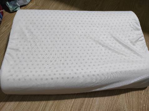 Sử dụng gối cao su thuần việt ngủ rất thoải mái, sáng dậy mình ko còn bị đau mỏi vai gáy nữa. Giao hàng nhanh.