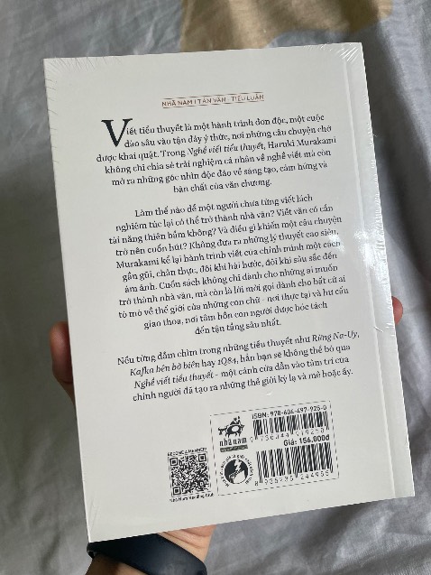 Sách được bọc seal cẩn thận tránh rách, gập, hư hỏng sách trong quá trình vận chuyển.
Giấy in sách sáng, sạch, tốt.
Nội dung được review thấy khá ổn. Sách của tác giả nổi tiếng với nhiều tựa sách hay.