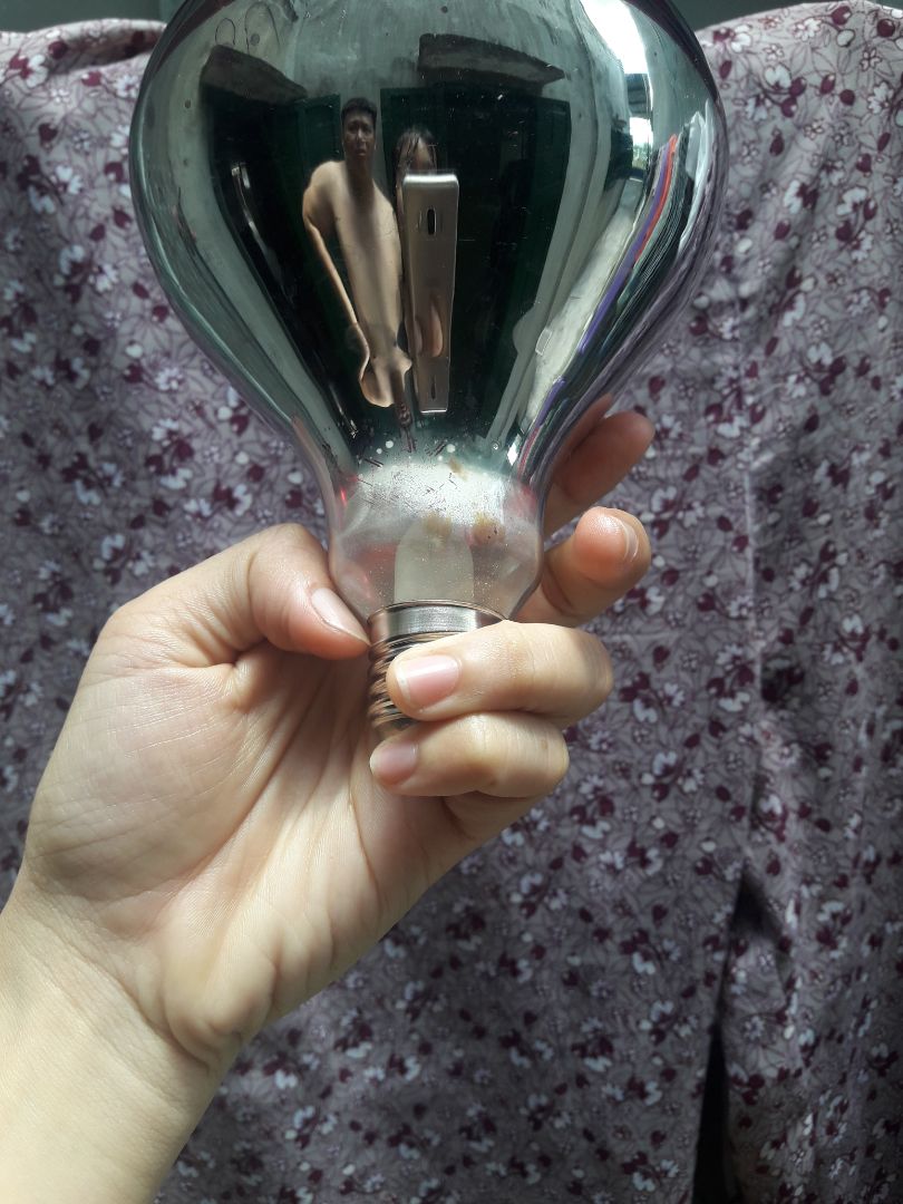 Tôi đã nhận đc hàng nhưng bóng đèn bị hư dây tóc. Tôi cần đổi lại gấp để chiếu đèn cho người nhà hay lên cơn ớn lạnh. Nhà cung cấp vui lòng đổi lại sớm sớm giùm