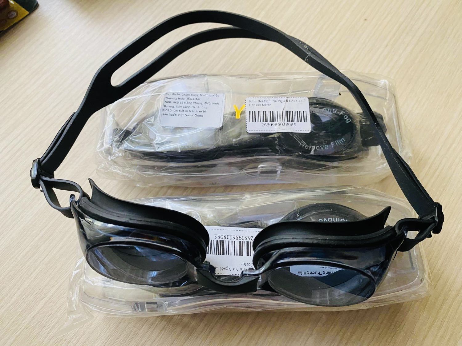 Mua 3 cái kính bơi dododios mà cái nào cũng ưng. Cho bạn 1 chiếc, mình 2 chiếc đều ổn lắm
kính bơi cầm rất chắc đeo vào ổn áp mà shop cũng hỏi han sau khi nhận được hàng nên thấy rất ok vì chăm sóc khách hàng như vậy là phải rùi
Tiki giao hàng 2h nội thành khá nhanh ưng phết
Nói chung vì store quan tâm khách nên review có tâm lại thui. Có qua lại sau nay nhớ giảm mình nếu mình giới thịu cho nhé