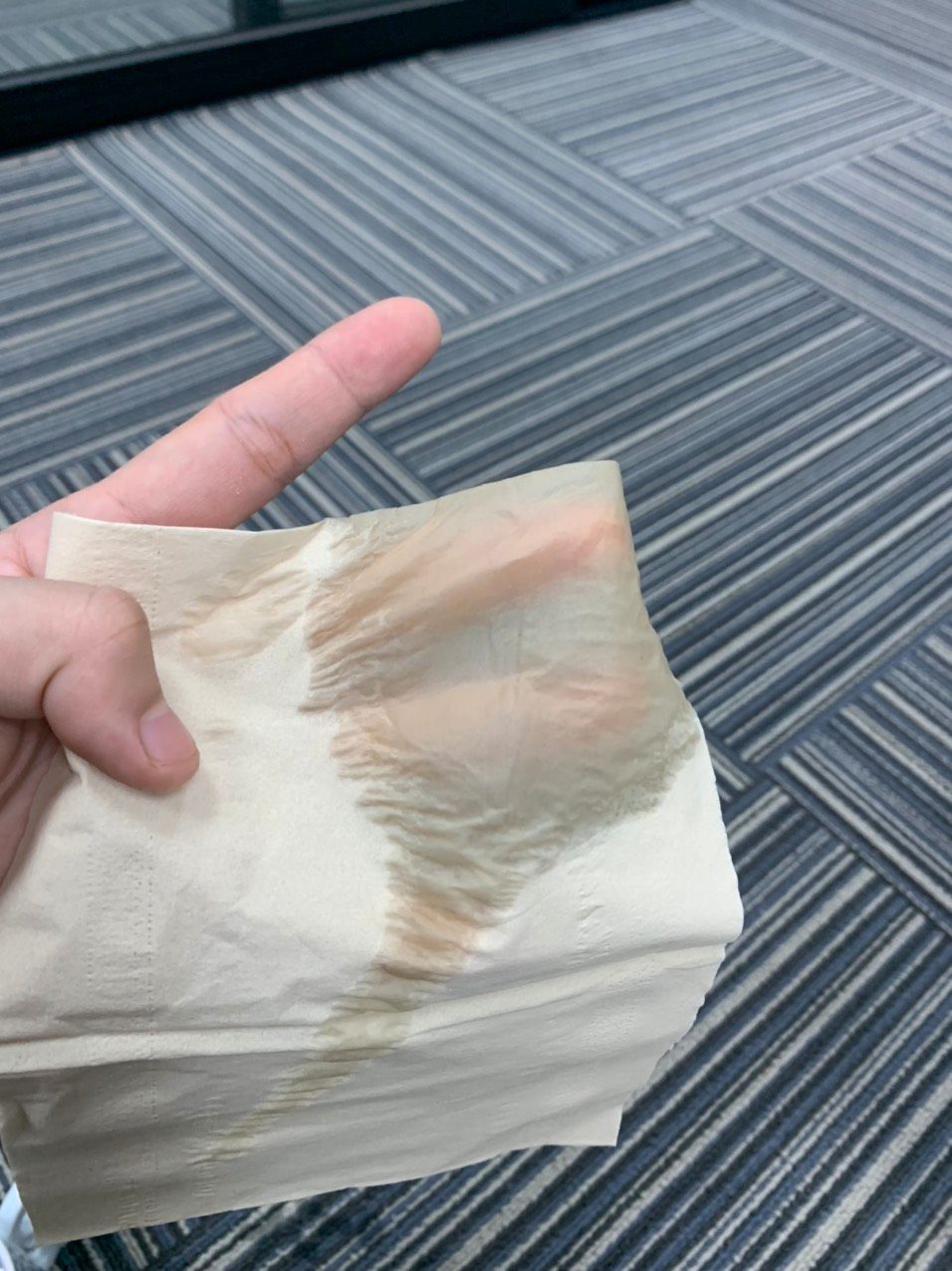 Khăn giấy siêu dai, dính nước cũng không bị bột mủn như các loại giấy khác. Giá thành rẻ, mua combo 5 tính ra có hơn chục nghìn 1 gói, hàng chất lượng chính hãng của doctor care. Sẽ ủng hộ shop dài dài