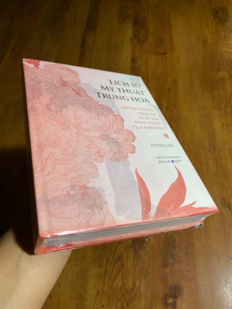 Sách đến tay nguyên seal, không bị móp méo, cấn góc dù shop đóng gói chưa đc kỹ càng.