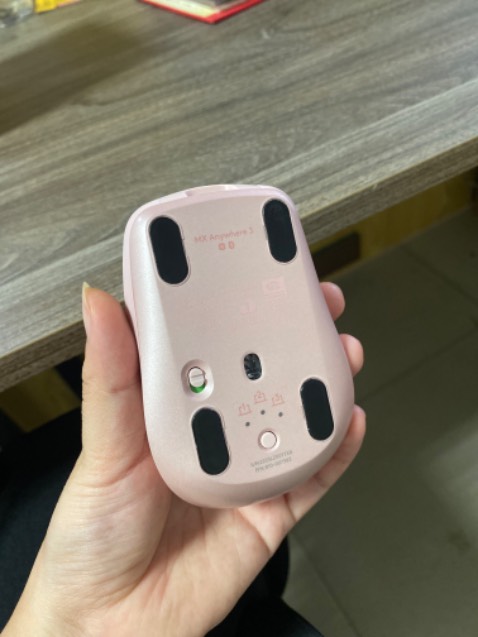 Cho sao vì cái túi đc tặng đẹp lắm nên viết review :) Con chuột đang xài thì thấy cũng mượt mà k quen lắm vs cái cuộn chuột kiểu chưa quen lắm thôi chứ thấy cũng khá đầm tay. Nhg nhìn khôn phết màu hồng ok. Hợp con gái đứa tay nhỏ như mình.