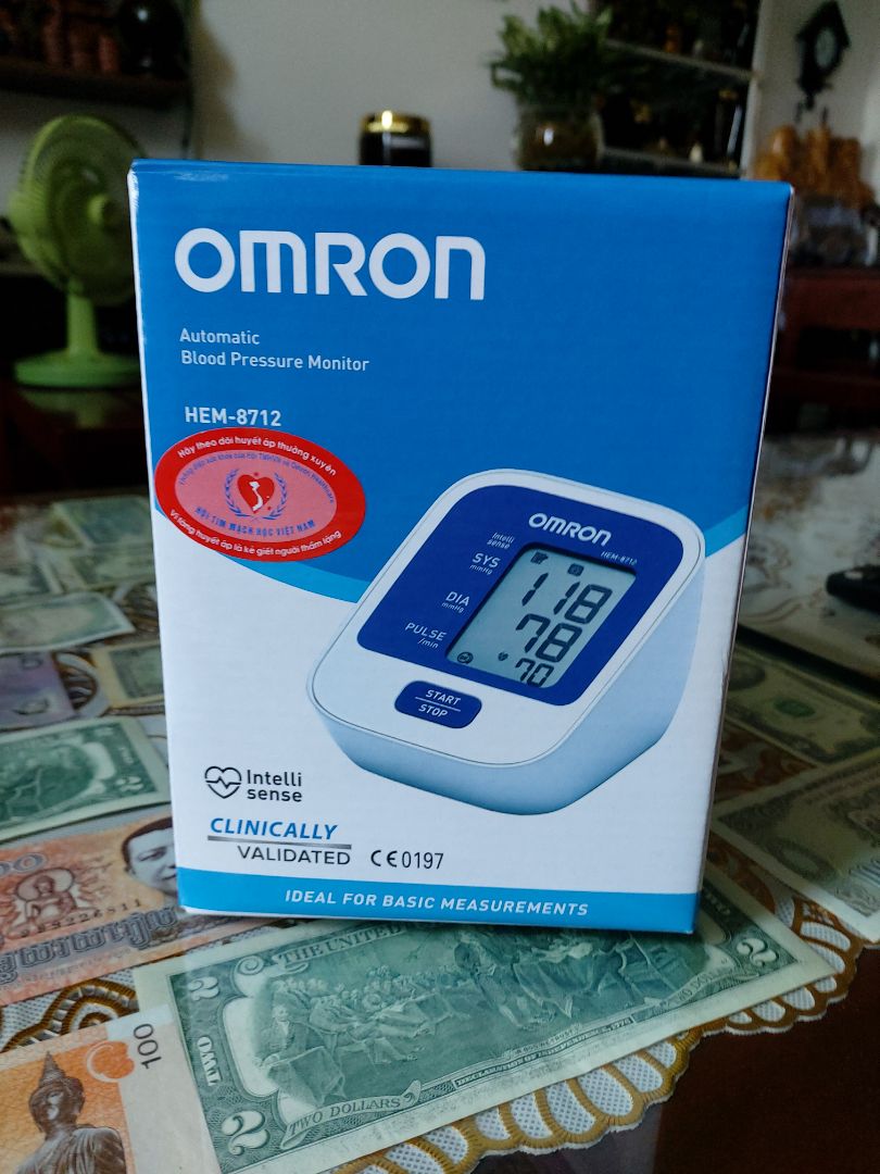 Giao hàng nhanh, đóng hộp cẩn thận.Đẹp, chắc chắn ,dễ sử dụng ,nhưng sau 3 lần đo mỗi lần cách nhau 2 đến 3 phút cùng 1 người thì lại cho ra kết quả khác nhau 100%. Giá 708k.
