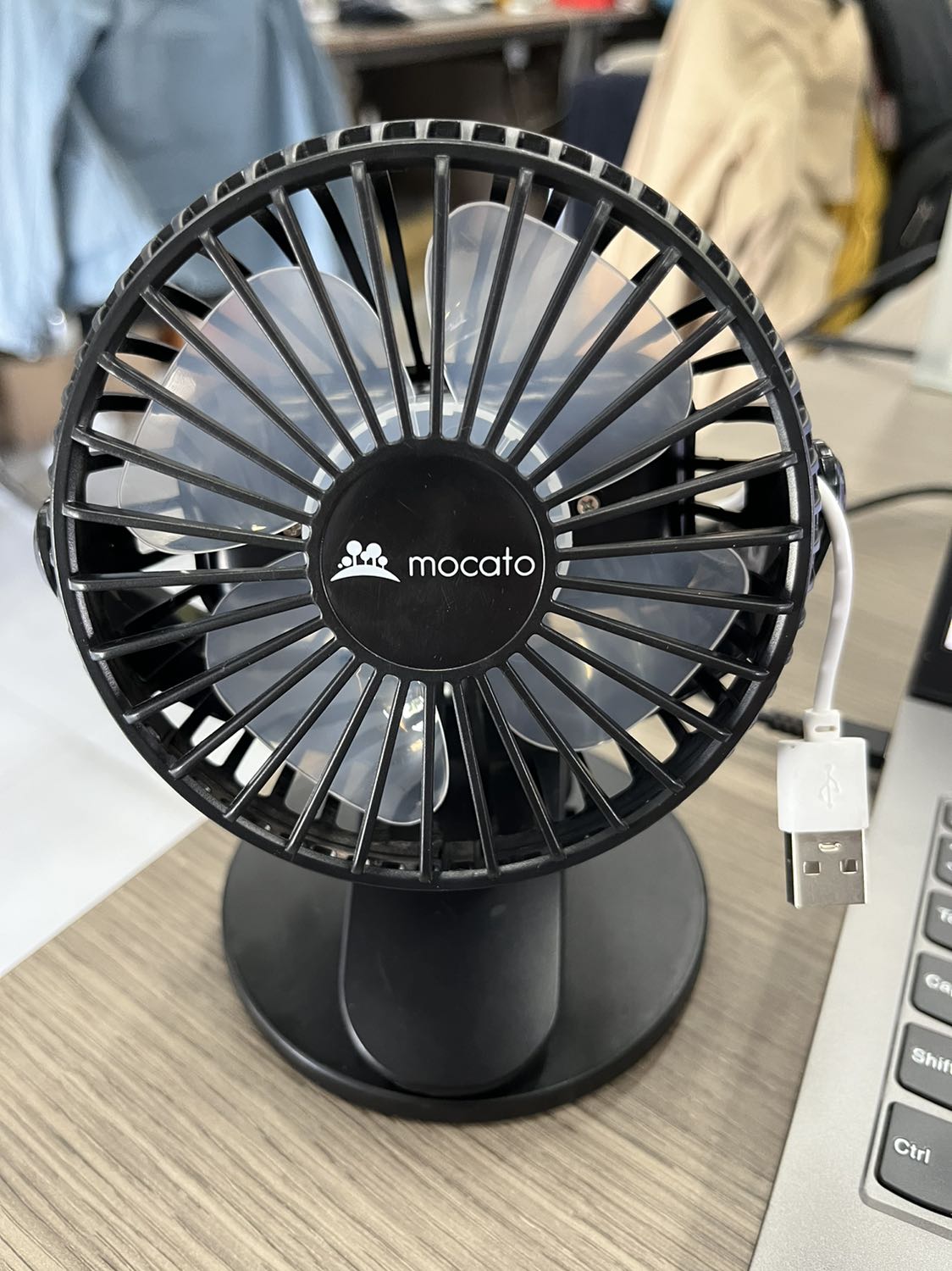 Rất ưng ý. Có 3 chế độ mạnh nhẹ. Tuy nhiên, hơi hơi ồn, quạt lâu sẽ bị ù tay :))