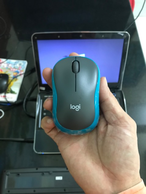 Không được hài lòng:
+ trong mô tả sản phẩm ghi kết nối xa 10m nhưng thực tế cách xa 0,5m thì lúc được lúc không
+ chuột và bàn phím không thấy có đèn sáng khi kết nối
—-> kiến nghị shop đổi hàng
Tuy nhiên đóng hàng chắc chắn và đẹp
Tạm thời cho sao về đóng gói sản phẩm