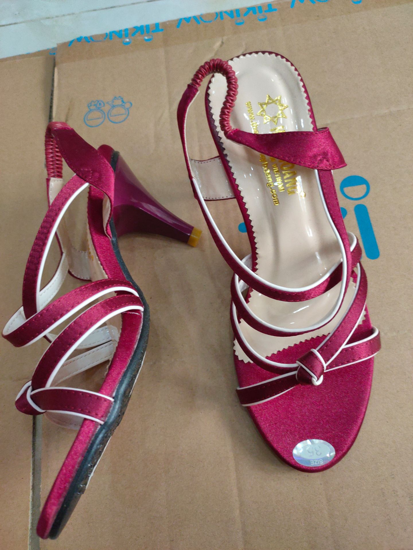 Giày đẹp... Giao hàng nhanh, sản phẩm chắc chắn... Ok