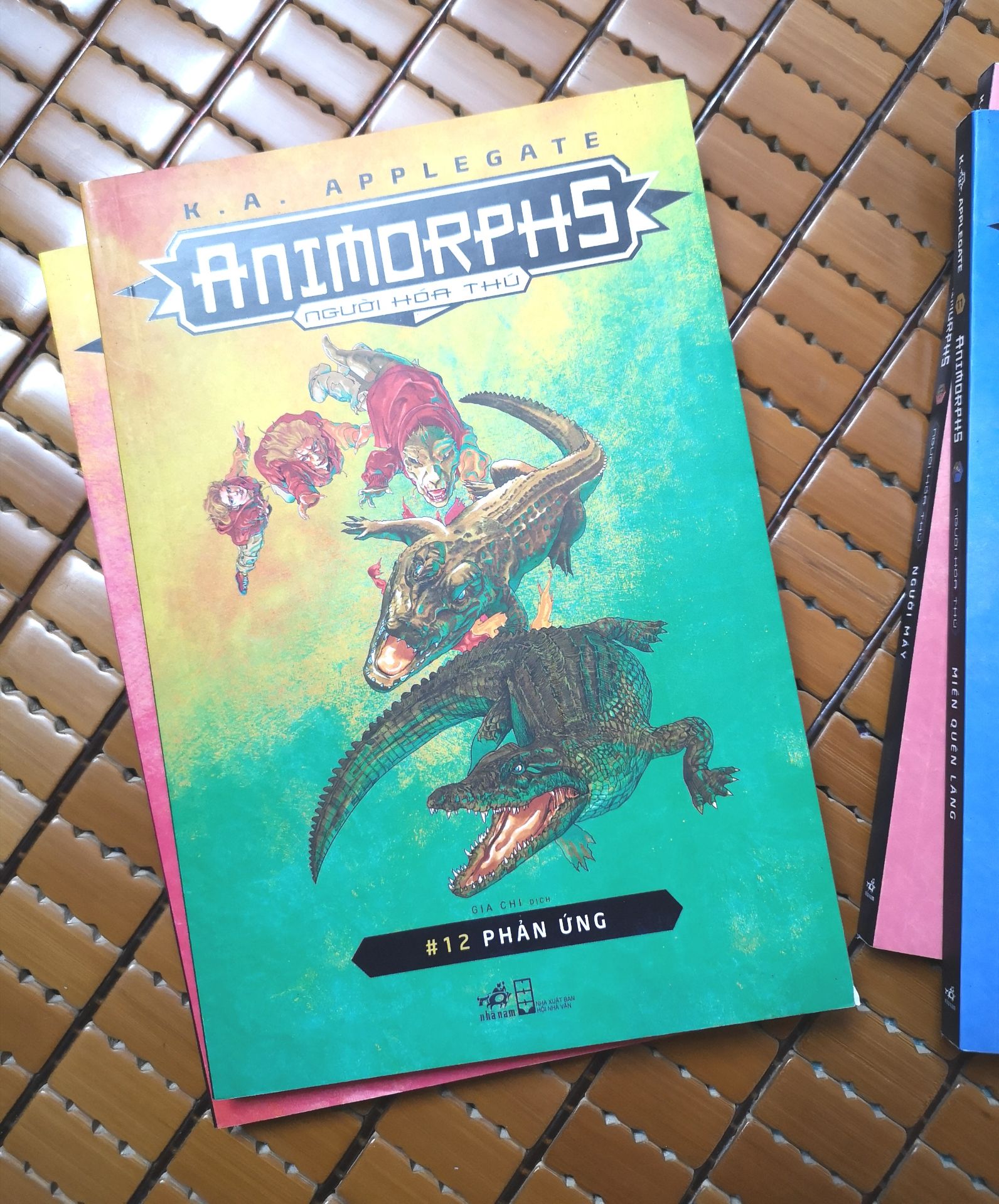 Sách được đóng gói cẩn thận, giá tốt