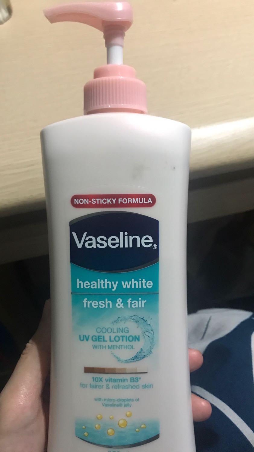 Sản phẩm dùng ổn, thoa lên da mát rượi và thơm. Thể tích 350ml, mình thoa mỗi tối thì 2 tuần là hết 1 chai rồi, trong khi loại khác của Vaseline mình dùng hơn 1 tháng, khá hao. Điểm cộng là giao hàng rất nhanh, shipper cực kì dễ thương nha.