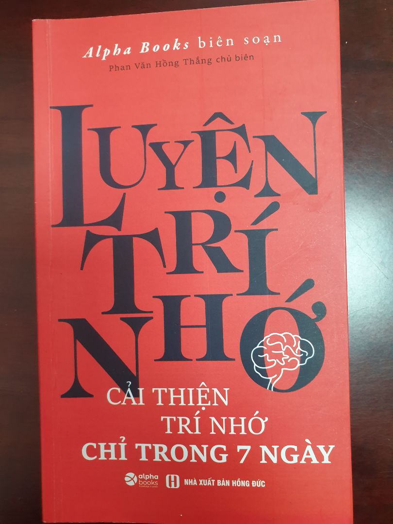 Sách viết đơn giản, dễ hiểu, tổng hợp nhiều kiến thức tham khảo từ các tài liệu khác nhau, tuy nhiên có vẻ hơi ít số liệu minh chứng, nếu đọc nhiều sách về cải thiện trí nhớ thì thấy một số đoạn viết đọc thấy rất quen. Chắc nhóm tác giả tham khảo nhiều sách. Sách đưa ra các phương pháp để tăng khả năng nhớ của mọi người (có phương pháp hữu ích nhưng cũng có phương pháp thấy nửa vời, hời hợt). Hơn nữa nếu theo tiêu đề thì Cải thiện trí nhớ chỉ trong 7 ngày thì thực sự là điều khó. Cần luyện tập nhiều hơn thế nữa để cảm thấy tự tin về trí nhớ của bản thân. Đánh giá 5 sao cho sách vì là sách do người Việt viết.