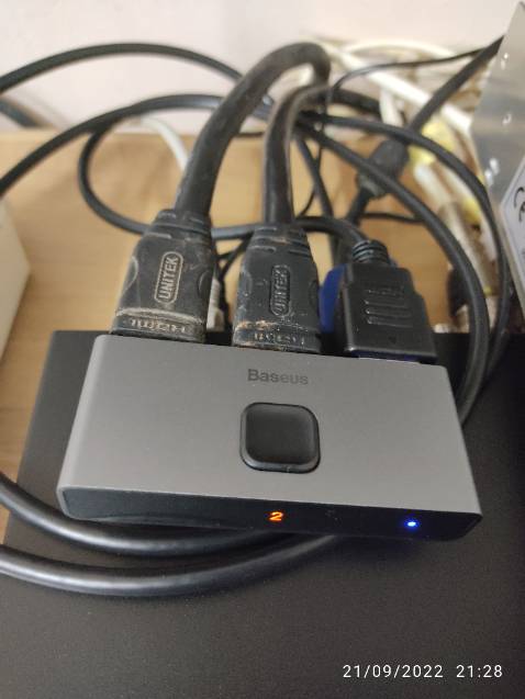 Đọc giới thiệu chưa hiểu hết, nay mua rồi thấy dùng cái này tiện phết. Cắm dây HDMI nguồn vào Input, còn 2 lỗ Output để nối ra 2 màn hình. Dùng công tắc nút nhấn để chuyển giữa màn hình 1 và 2 (không thể xem cùng một lúc trên 2 màn hình).