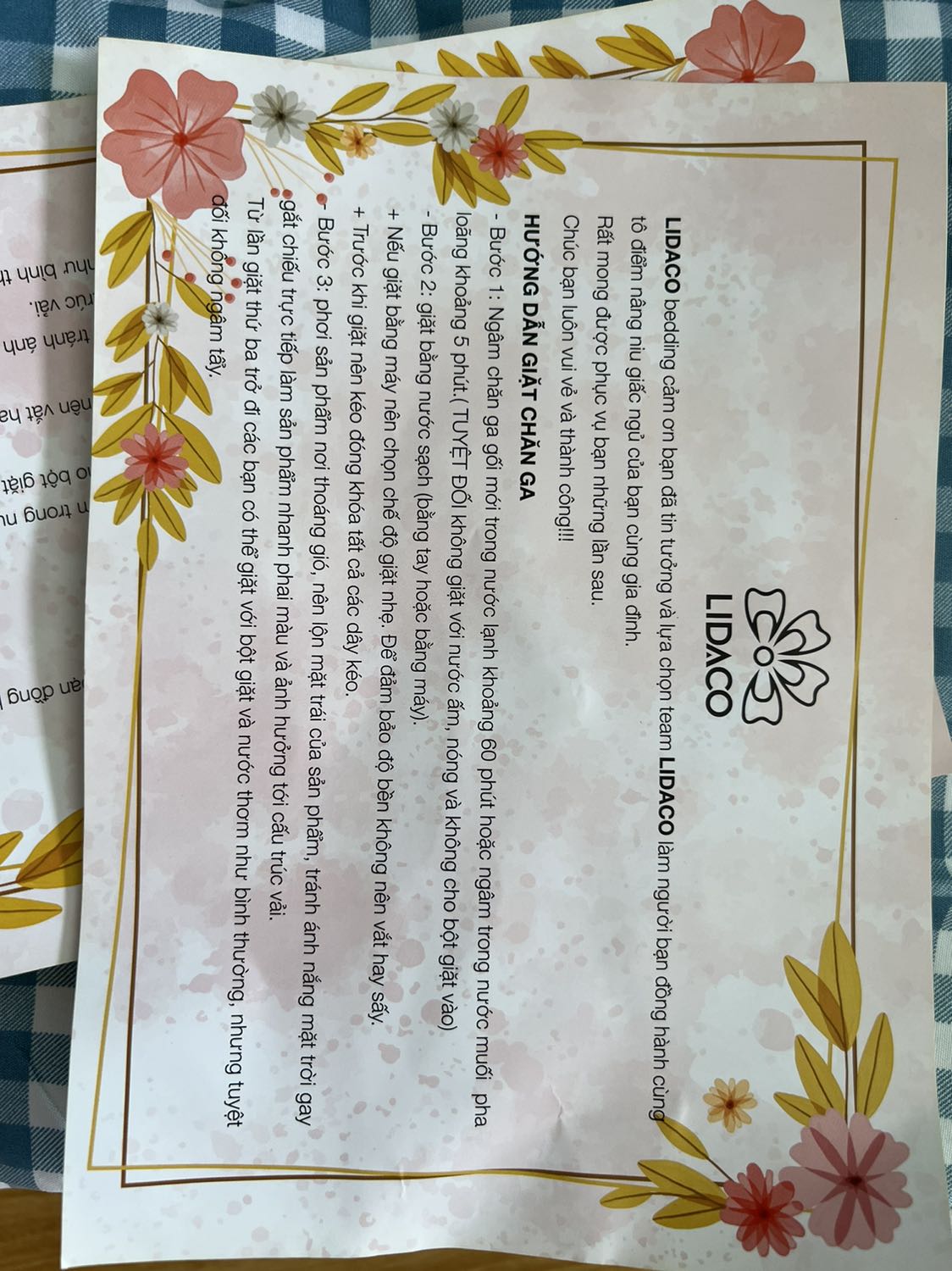 Màu sắc ở ngoài nhìn nhã nhặn dễ thương. Đường may thẳng thớm. Mong là xài được bền.