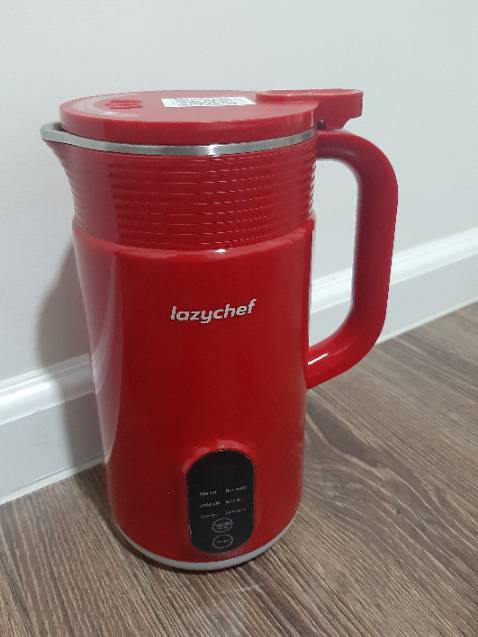 máy xay khá nhuyễn, có hơi ồn chút lúc nấu
một lần nấu được khoảng 500ml thành phẩm, mình thấy khá ổn cho 1-2 người