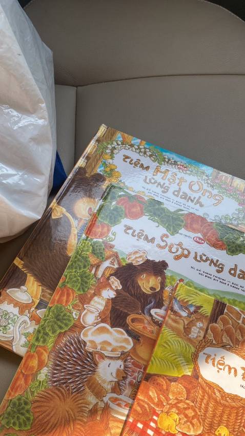 Sách hay, bé nhà mình rất thích. Lần trc mua mấy cuốn, bé chủ động bảo mẹ mua thêm những quyển này. Thấy con thích đọc sách và thuộc được nội dung nên mẹ không ngần ngại mà đặt tiếp cho con😘😘