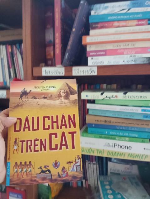 Cuốn sách mang lại sự hiểu biết rõ hơn về lịch sử Ai Cập, một vị Pharaoh từ bỏ chiến tranh để xây dựng nền minh triết cho xã hội, rất tiếc là phải bỏ dỡ nhưng lại có một quyết định sáng suốt khi ươm mầm văn minh đến một xứ khác Hy Lạp. Tuy giá trị học hỏi cho cá nhân không nhiều nhưng đây là cuốn sách khá lôi cuốn, đọc vèo mấy hôm không nghỉ 🙂