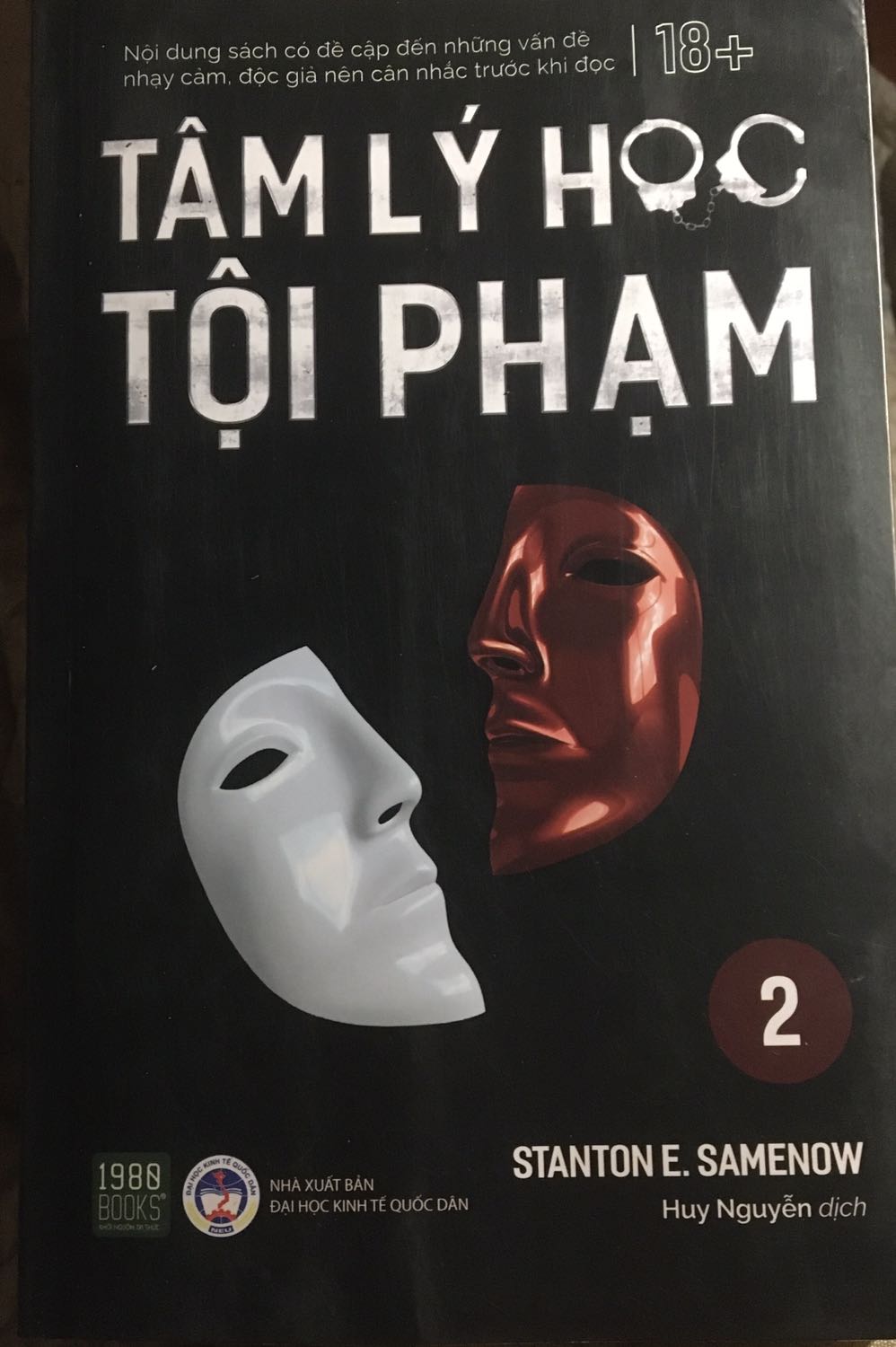 Bìa có hơi bị xước do quá trình chuẩn bị hàng khó tránh khỏi, bên trong mới tinh, đặt giao hàng tiêu chuẩn miễn phí ship mà giao rất nhanh trong vòng 18 tiếng. Cần cải thiện xước bìa sách trong quá trình lên đơn đóng gói.