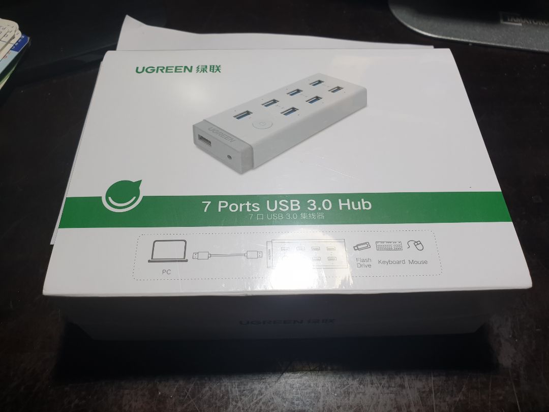 Sản phẩm hoàn thiện rất tốt có nút bật tắt chung cho các cổng. Đã dùng đến 4cổng: 1 chuột,1 bàn phím, 2 máy in (một in phun, một laser), mà vẫn chưa cần sử dụng nguồn phụ.