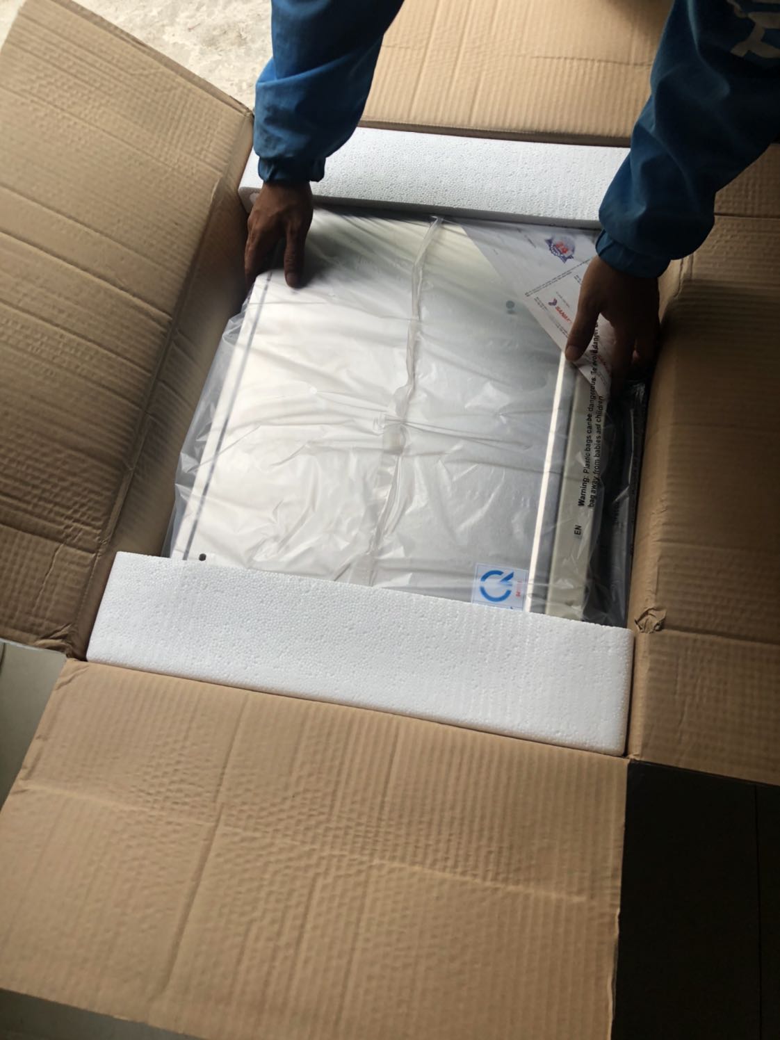 Tiki giao hàng nhanh, đóng hàng cẩn thận. Mình mới nhận và nướng thử mẻ bánh đầu tiên. Bánh rất ngon, chín vàng đều. Cám ơn Tiki và shop. Sẽ tiếp tục ủng hộ