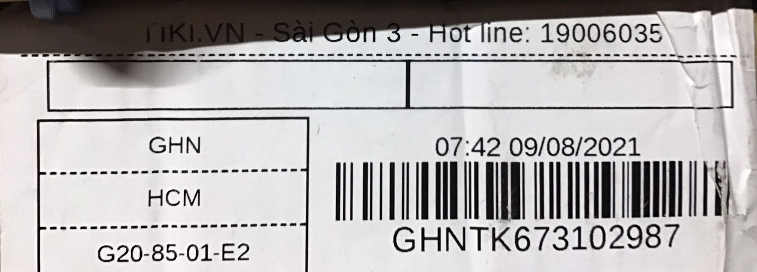 Mới mở hộp thì tem abbott bị thế này đây. Chưa hết, bình thường mình thanh toán online nên ở ngoài hộp tiki không ghi thông sản phẩm, thế shipper lại biết bên trong có gì bảo mình xuống nhận. Đề nghị tiki xem xét lại bên vận chuyển, nghi ngờ sản phẩm bị đánh tráo